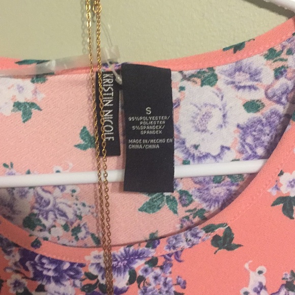 Pink flowered dress with necklace. Size small - Picture 2 of 3